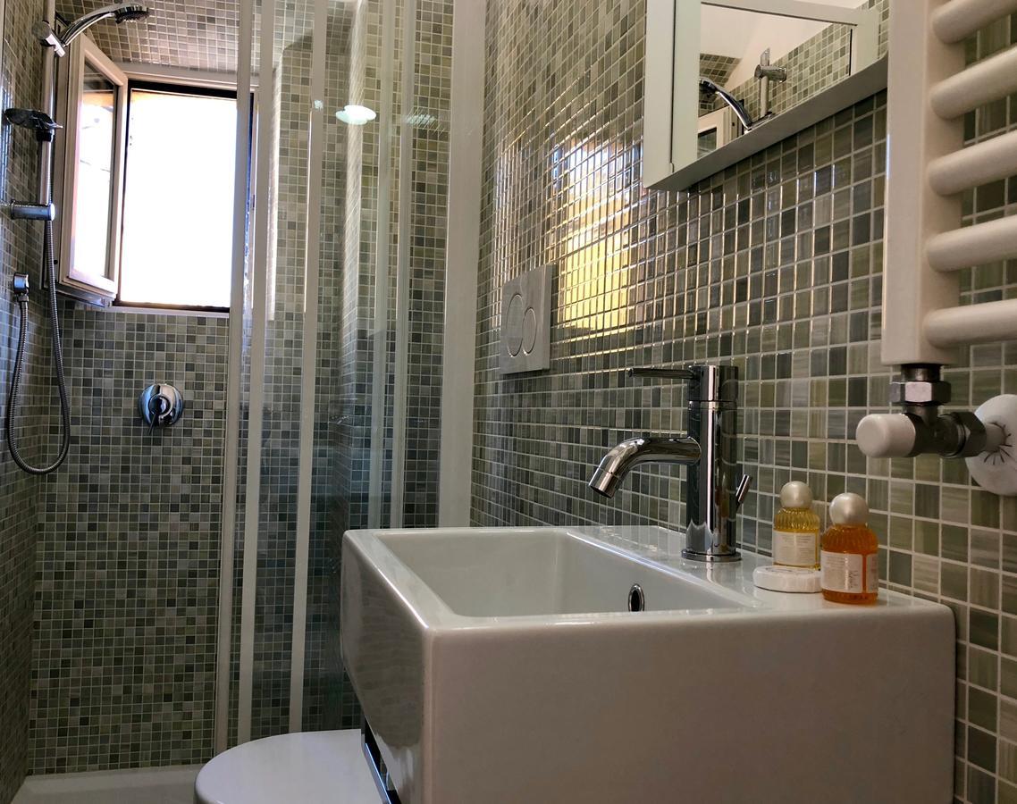 Termini Station Little House Apartment Rome Bagian luar foto