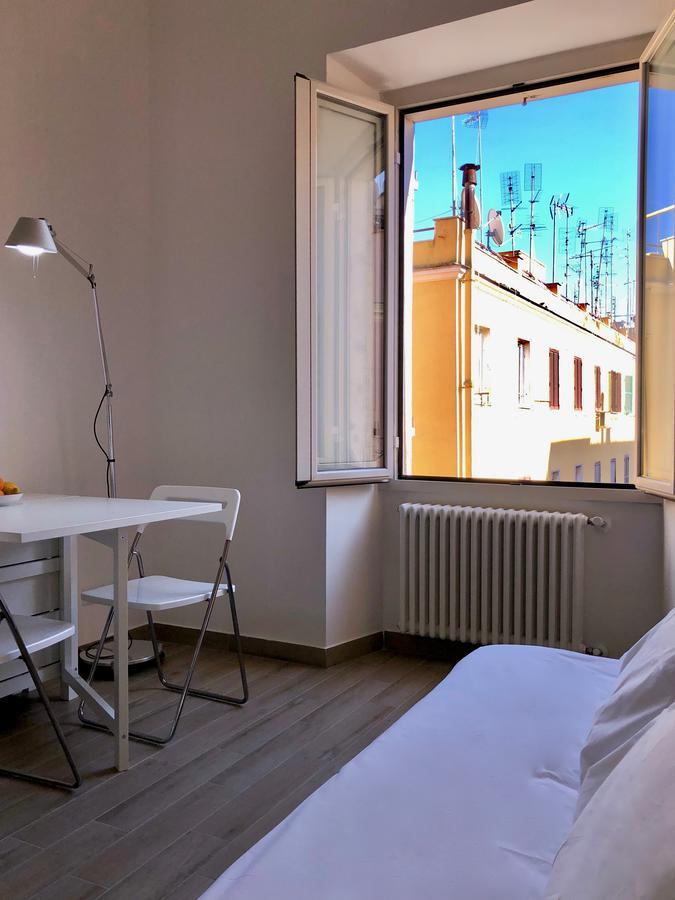 Termini Station Little House Apartment Rome Bagian luar foto
