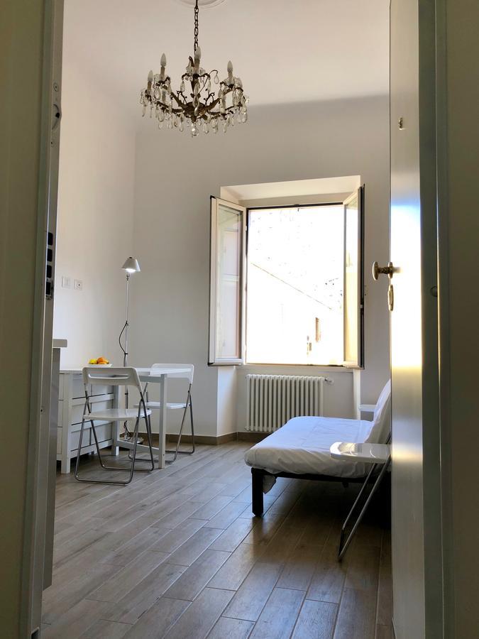 Termini Station Little House Apartment Rome Bagian luar foto